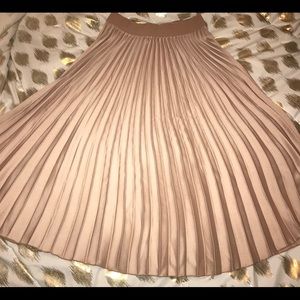 Rose pink-pleated skirt